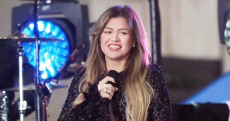 Kelly Clarkson Hopes to Find Love Again Amid ‘Busy’ Schedule: ‘I’m Not Not Looking’
