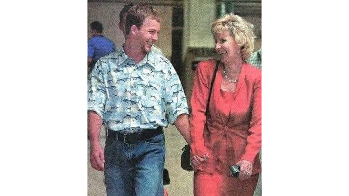 Chad Svenby and Darla Allgood reuinte at airprot