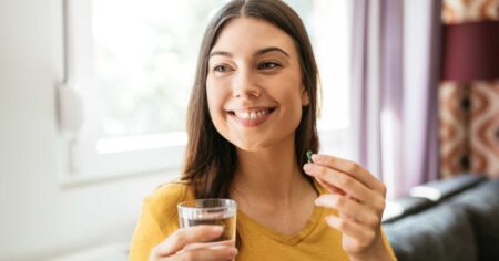Soothe Summertime Bloating the Natural Way With These Detox and Debloat Capsules