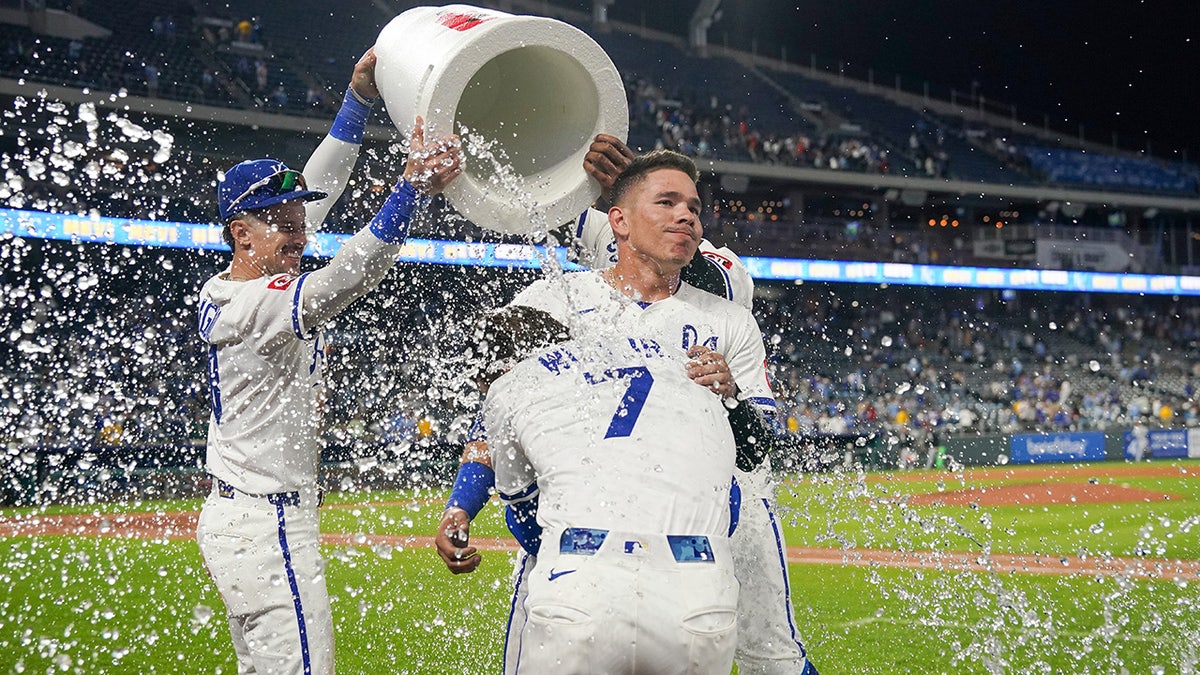 Royals celebrate walkoff win