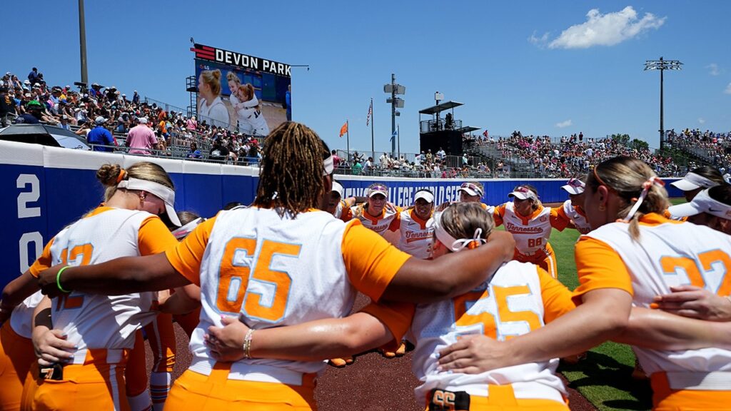 Tennessee softball escapes WCWS elimination game with win over UCLA despite controversial game-tying homer
