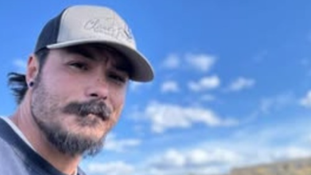 travis decker selfie