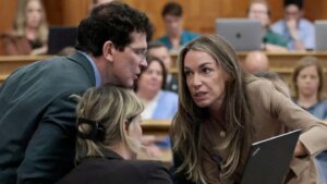 Defense attorney’s dramatic courtroom move has legal experts talking in Karen Read murder trial