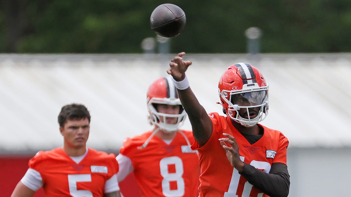 Shedeur Sanders in action