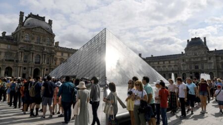 Museum staff leaves ‘Mona Lisa’ fans high and dry as Louvre shuts down without warning
