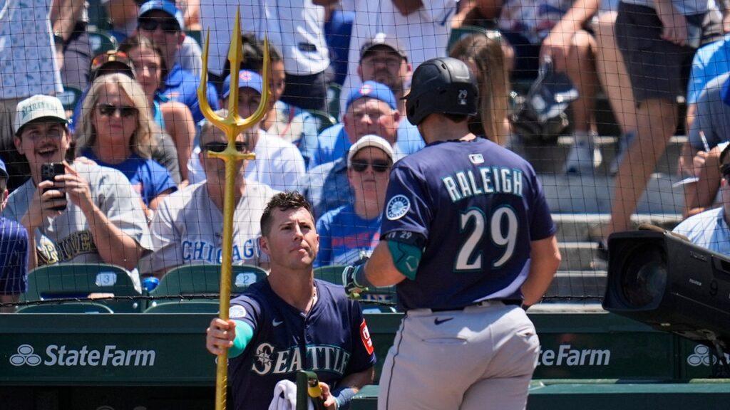 Mariners’ Cal Raleigh shatters Johnny Bench’s 54-year-old home run record with multi-homer game