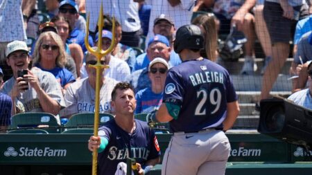 Mariners’ Cal Raleigh shatters Johnny Bench’s 54-year-old home run record with multi-homer game