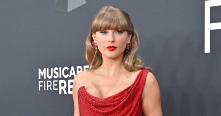 Taylor Swift Visits Joe DiMaggio Children’s Hospital in Florida, Poses With Chief of Surgery