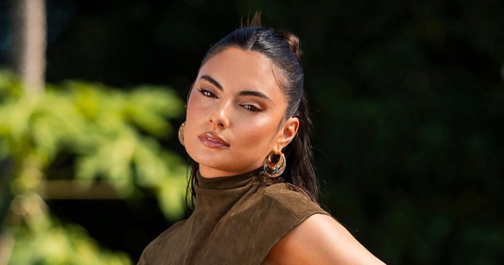 Paige DeSorbo Shows Off Her Sideboob in Daring Cutout Dress on ‘Love Island’