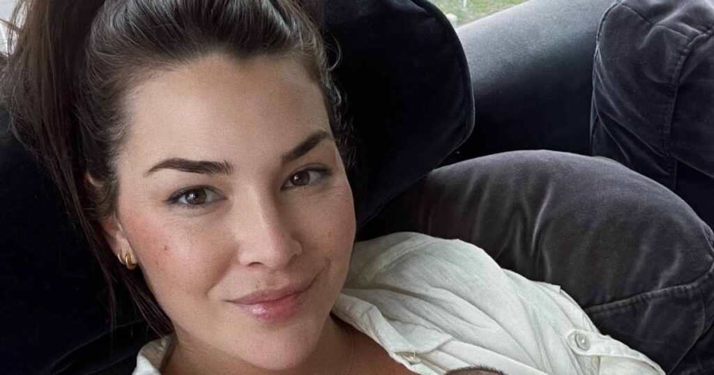 Blake Lively, Rachel Bilson and More Celebrity Moms Pumping Breast Milk: Pics