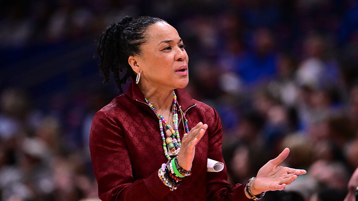 Dawn Staley at NCAA tournament