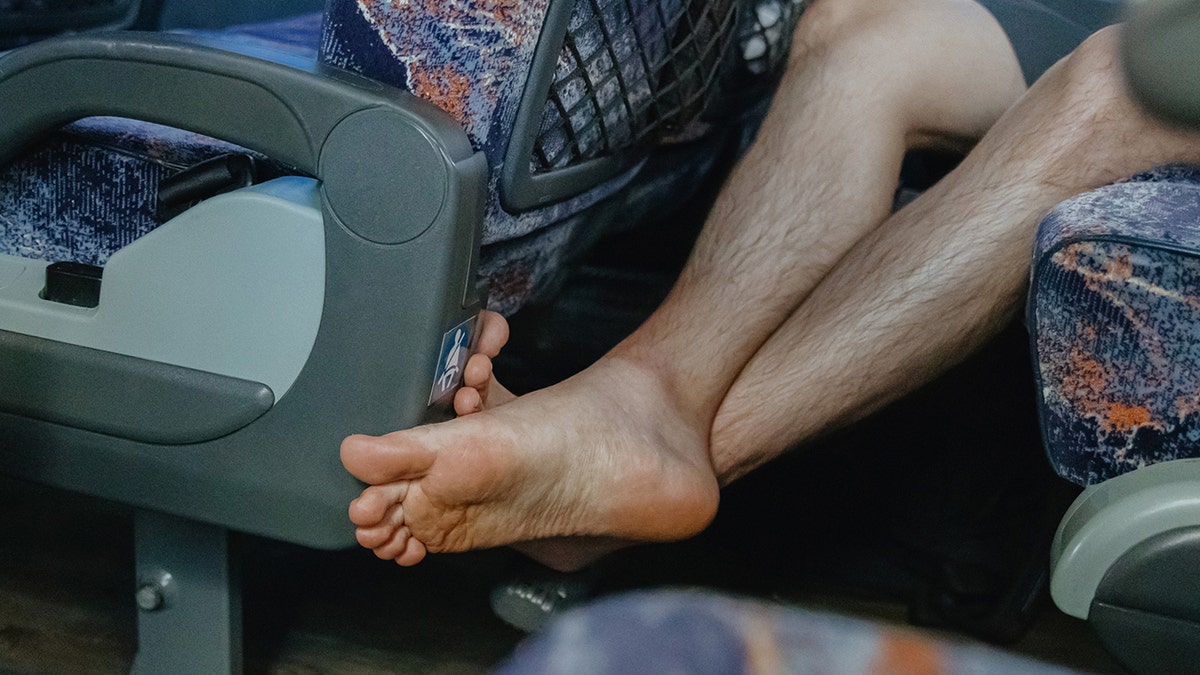 flight passenger barefoot