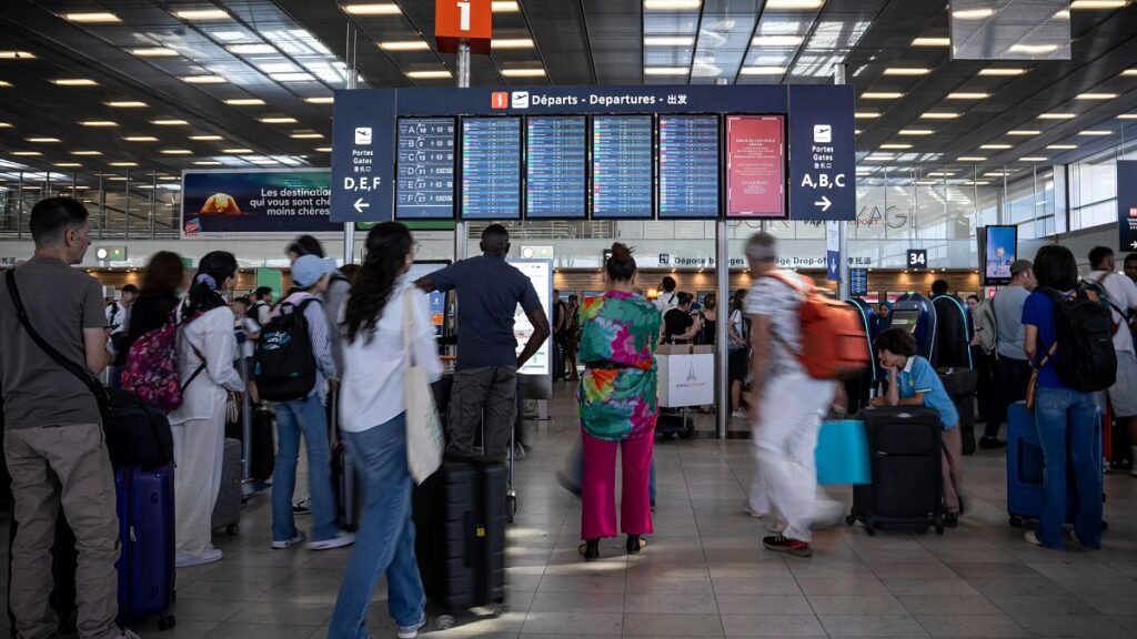 Ryanair says European families are ‘held to ransom’ by France strikes