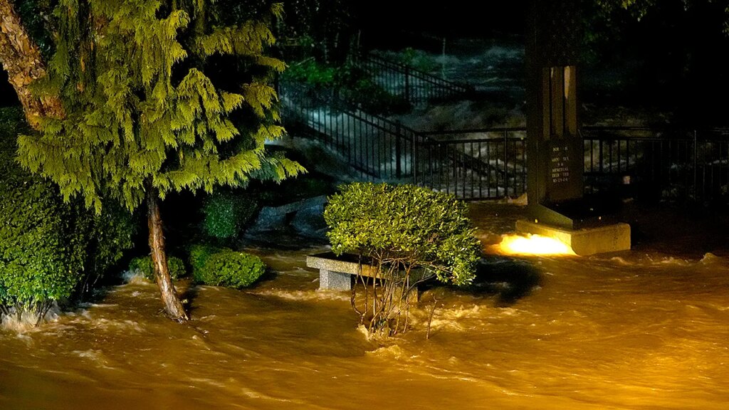 NJ flash flooding kills at least 2 after surging waters sweep up vehicle