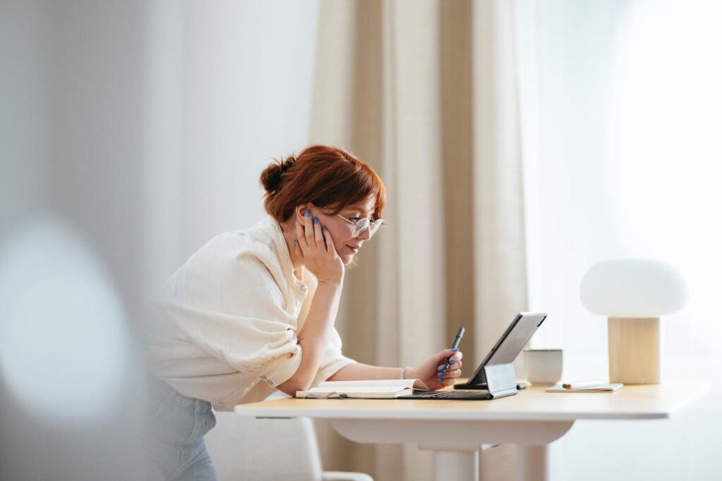 7 Types Of LinkedIn Posts That Convert Followers Into Paying Clients