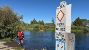 6 swept over Oregon waterfall; 1 dead and 2 missing