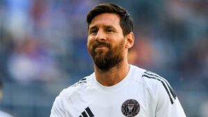 Coldplay singer Chris Martin serenades MLS star Lionel Messi, his wife at concert
