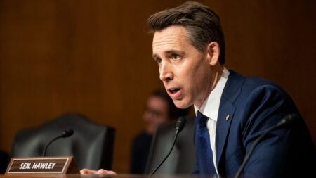 Congressional stock trading ban passes through committee as Hawley denies reports of White House pushback