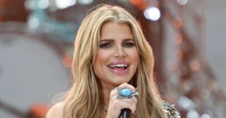 Jessica Simpson Pushes Through Wardrobe Malfunction During ‘Today’ Show Performance