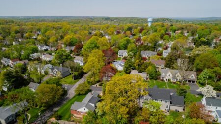Revealed: America’s wealthiest suburb where annual household income tops 0K — and it’s located in New York state