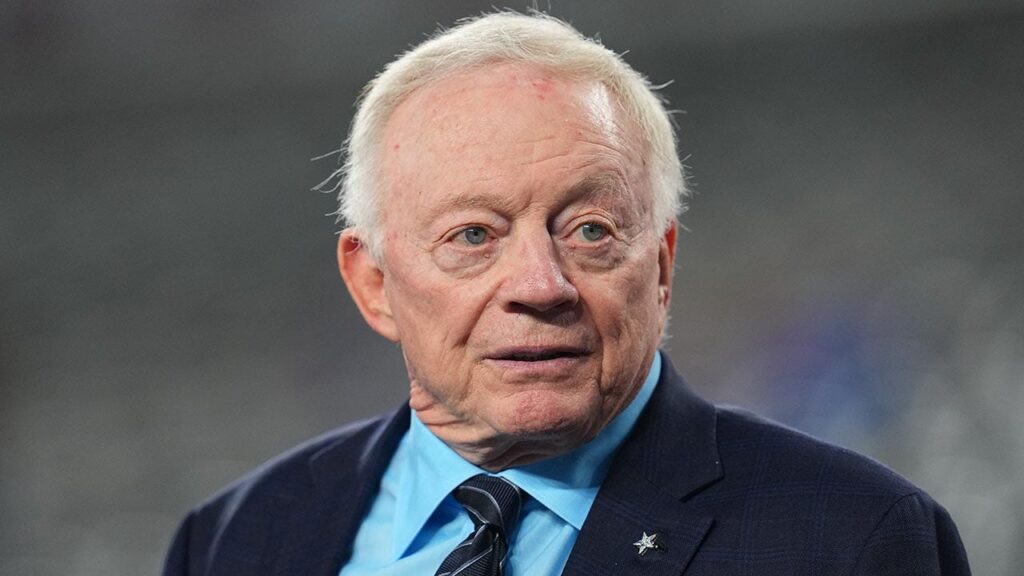 Jerry Jones faces ‘Pay Micah’ chants from Cowboys fans at training camp session