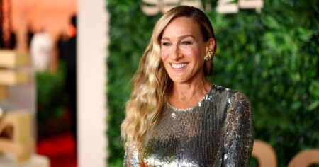 Sarah Jessica Parker Uses This  Facial Tool to Revive Her Skin After Long Days on Set