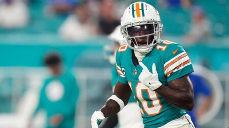 Randy Moss says Tyreek Hill is ‘nowhere all-time’ in NFL wide receiver rankings discussion