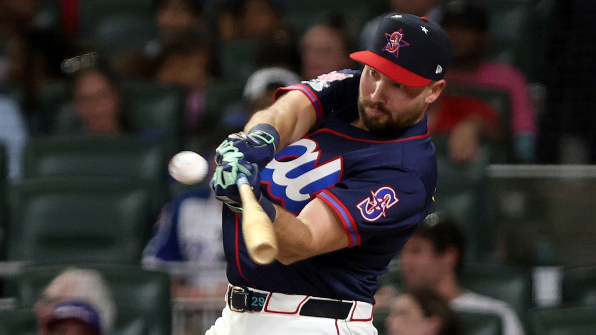 Cal Raleigh swings
