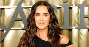 Kyle Richards Wears This ‘Super Stretchy’ Lounge Set to Look Put-Together on Travel Days