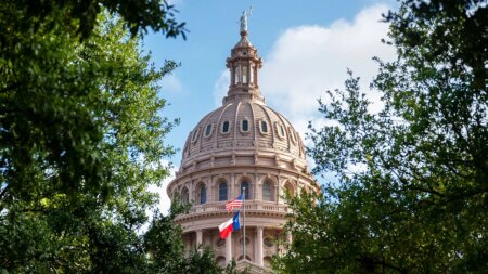 Texas Democrats flee state to block Trump-backed redistricting vote in dramatic legislative move