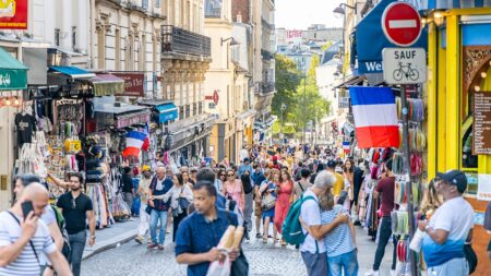 Tourists face dangerous ‘crush-and-grab’ pickpocket schemes in major city