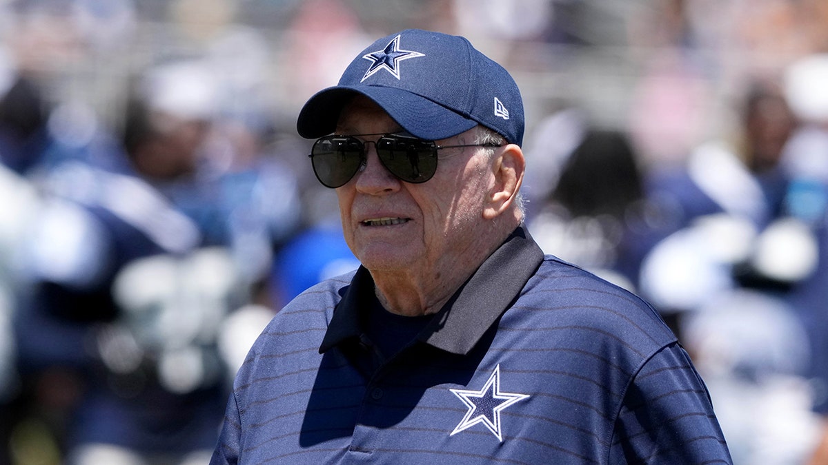 Jerry Jones in training camp