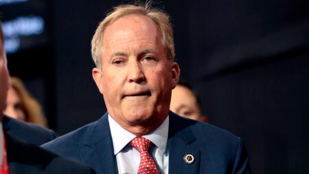 Texas asks Illinois court to enforce arrest warrants for Democratic lawmakers
