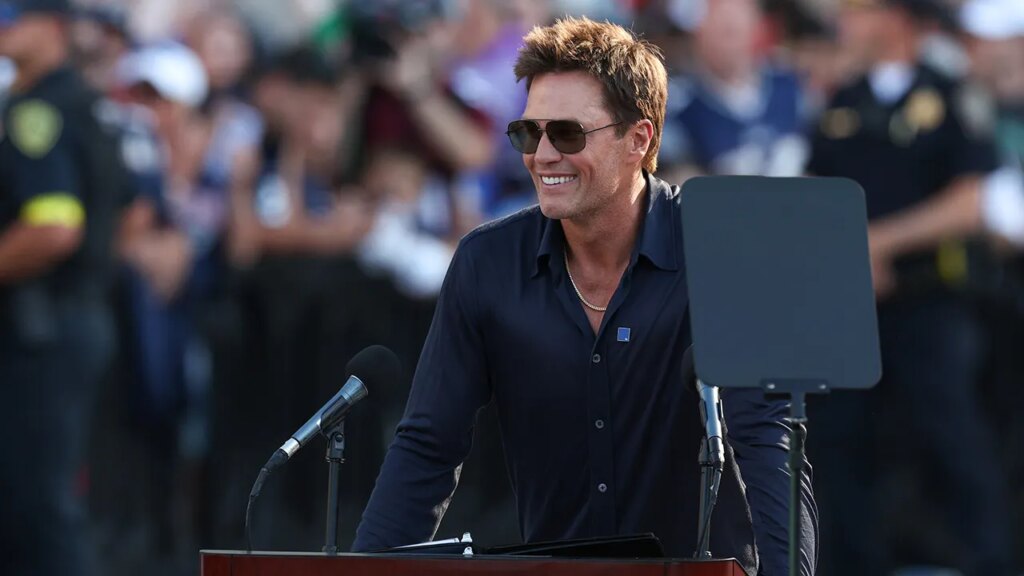 Patriots unveil statue of Tom Brady outside stadium: ‘This statue isn’t just for Pats fans’