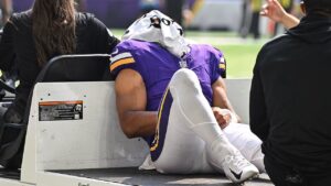 Vikings’ Rondale Moore suffers devastating knee injury on 1st preseason play since missing all of 2024