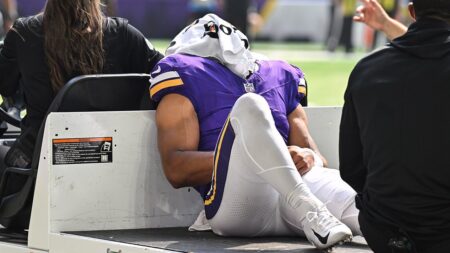Vikings’ Rondale Moore suffers devastating knee injury on 1st preseason play since missing all of 2024