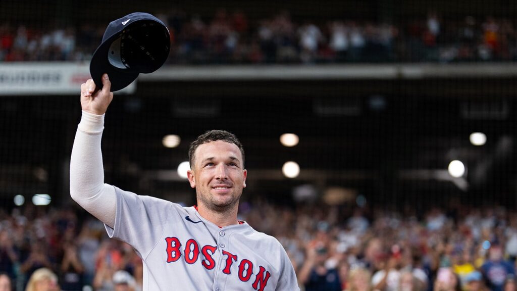 Red Sox’s Alex Bregman makes history in return to Astros home ballpark, drawing cheers and jeers from fans