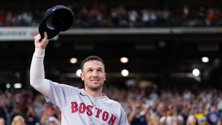 Red Sox’s Alex Bregman makes history in return to Astros home ballpark, drawing cheers and jeers from fans