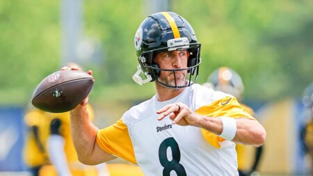 Aaron Rodgers calls new NFL helmet a ‘damn spaceship’ amid ongoing equipment struggles