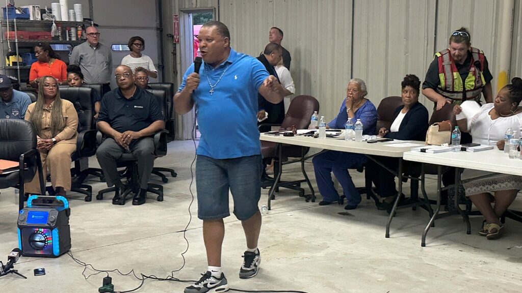 Rural town to turn closed prison into ICE detention facility despite resident pushback