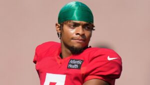Jets’ Justin Fields shares he’s ‘low-key addicted’ to reading his Bible, talks relationship with God