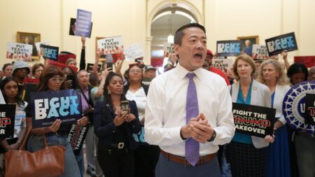 Abbott, Texas Republicans launch new Trump-backed redistricting push as fleeing Democrats plan to end walkout