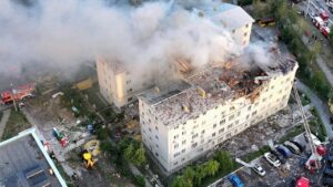 Russian drone strikes kill 7 in Kharkiv during Zelenskyy’s White House meeting with Trump