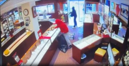 Seattle police chief was reportedly having lunch as M jewelry store robbery happened just yards away
