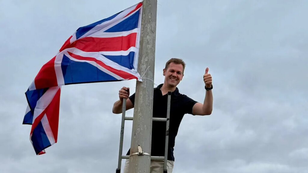 England flag displays powerful symbol in immigration fight as Trump-style populism sweeps through UK