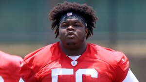 Bucs to waive Desmond Watson, league’s heaviest player, reports say