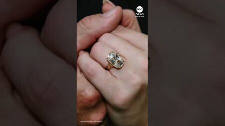 Taylor Swift and Travis Kelce announce engagement
