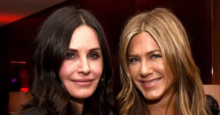 Friends’ Jennifer Aniston and Courteney Cox Show They’re Still BFFs in Sweet New Selfie