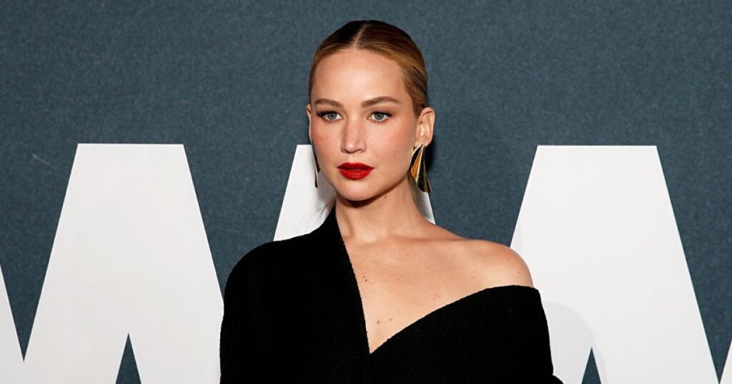 Jennifer Lawrence’s Luxe Cream Lounge Set Is Perfect for Errands — Get the Look for 