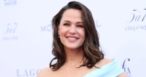 Jennifer Garner Can’t Live Without This  Drugstore Serum That Helps Prevent Wrinkles